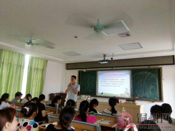 继教学员在课堂上踊跃发言.jpg
