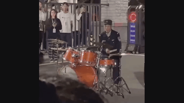 9a0e57f6404df0989d6a22ff0132fc7e.gif
