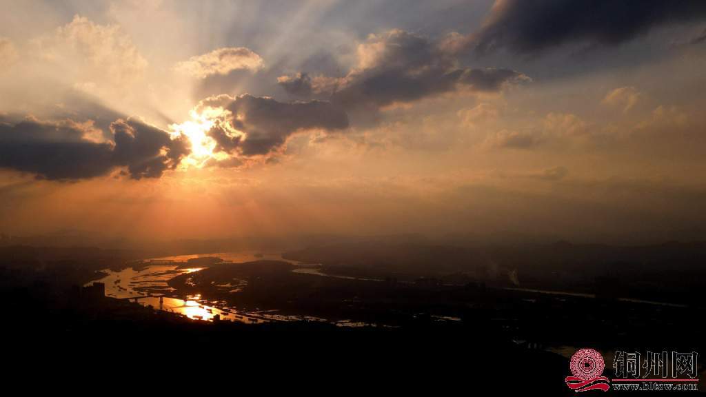 523702_5e0bbee3ccf08687b09432ac44eb267a.jpg