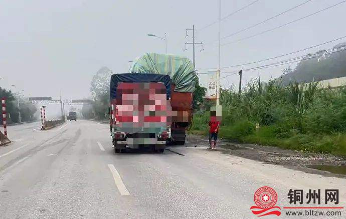 北流一路坑路段绿牌货车追尾前车致变形