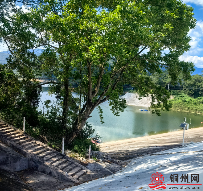 北流六洋水库堤坝见证了这座水库的风雨变迁。